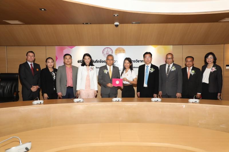 ปลัดพม.ร่วมลงนามเ�