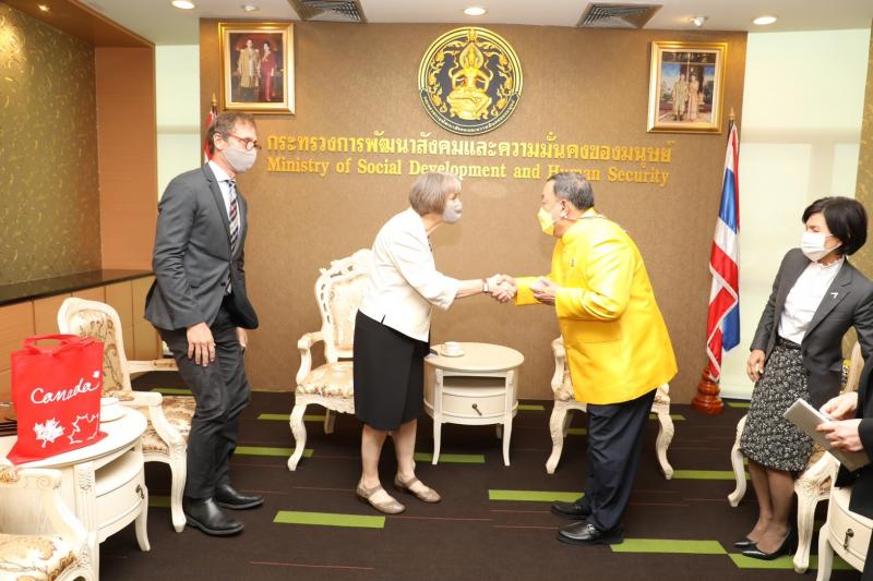 รมว.พม.ให้การต้อนร