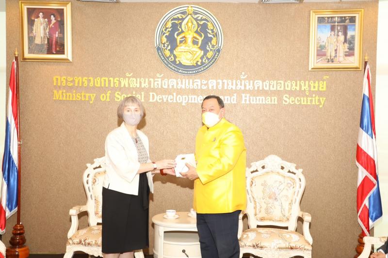 รมว.พม.ให้การต้อนร