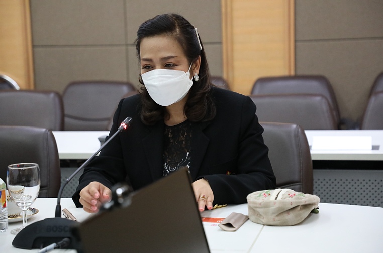 ปลัดพม. ให้การต้อน