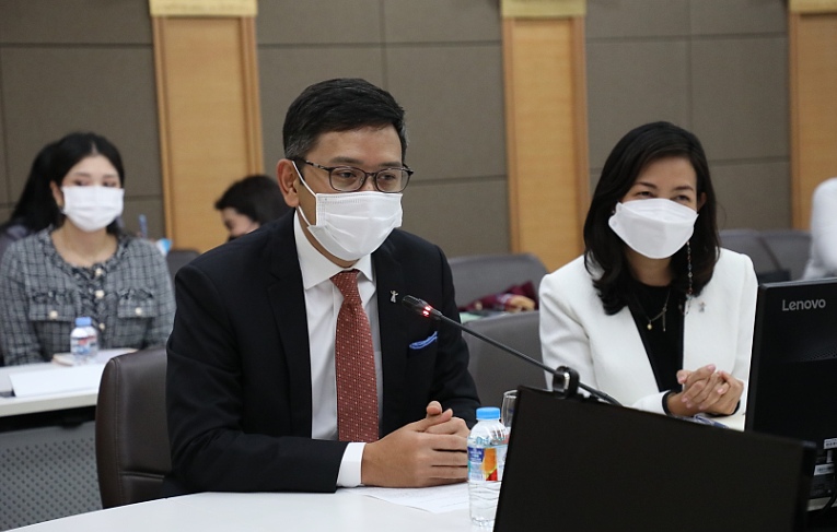 ปลัดพม. ให้การต้อน