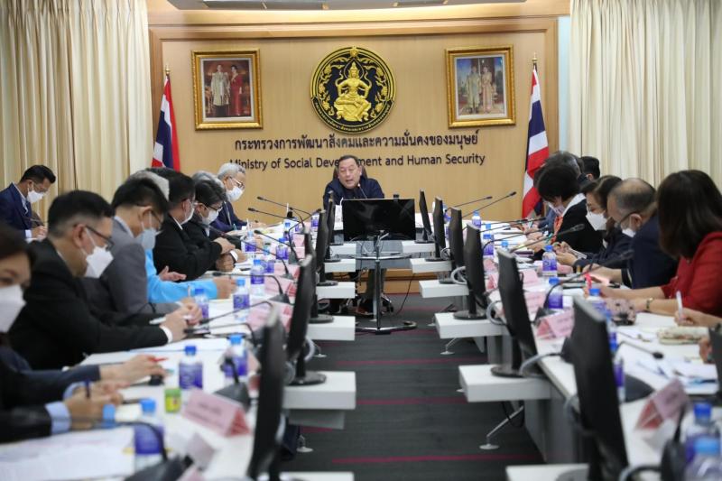 รมว.พม. เป็นประธาน�
