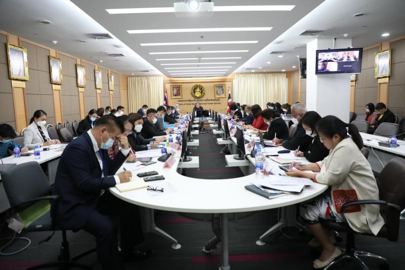 รมว.พม. เป็นประธาน�
