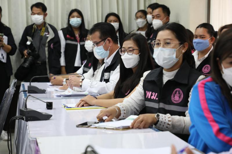 รมว.พม. ลงพื้นที่จ�