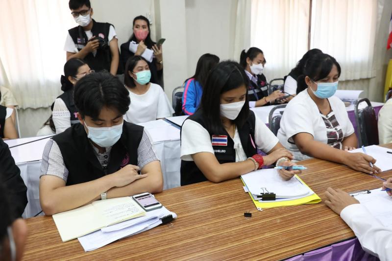 รมว.พม. ลงพื้นที่จ�