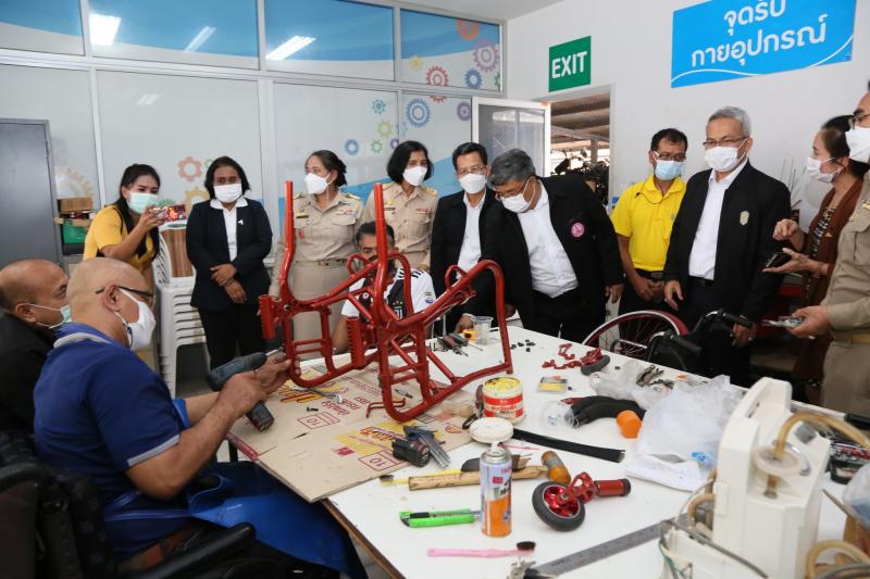 ปลัดพม.พร้อมด้วยผ�