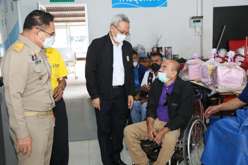 ปลัดพม.พร้อมด้วยผ�