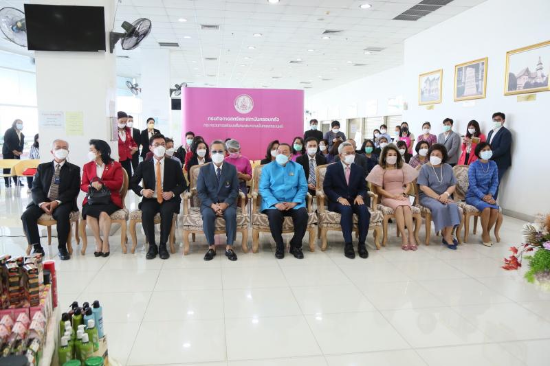 รมว.พม. เป็นประธาน�