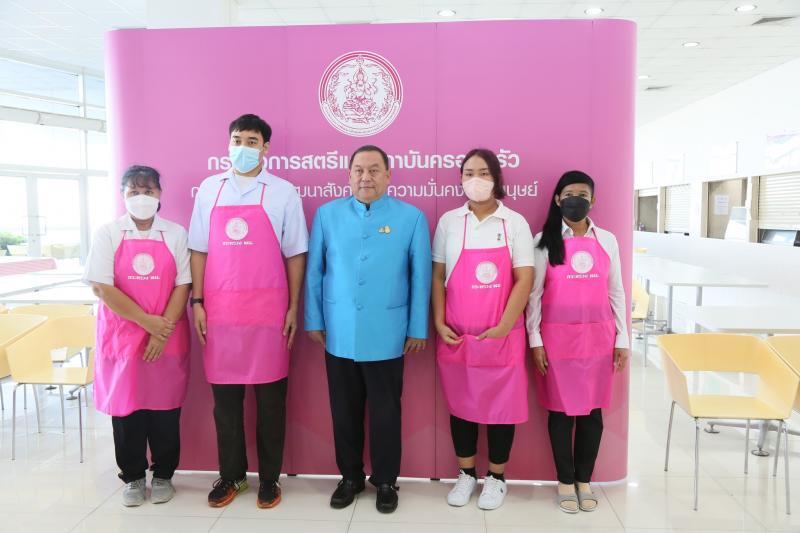 รมว.พม. เป็นประธาน�