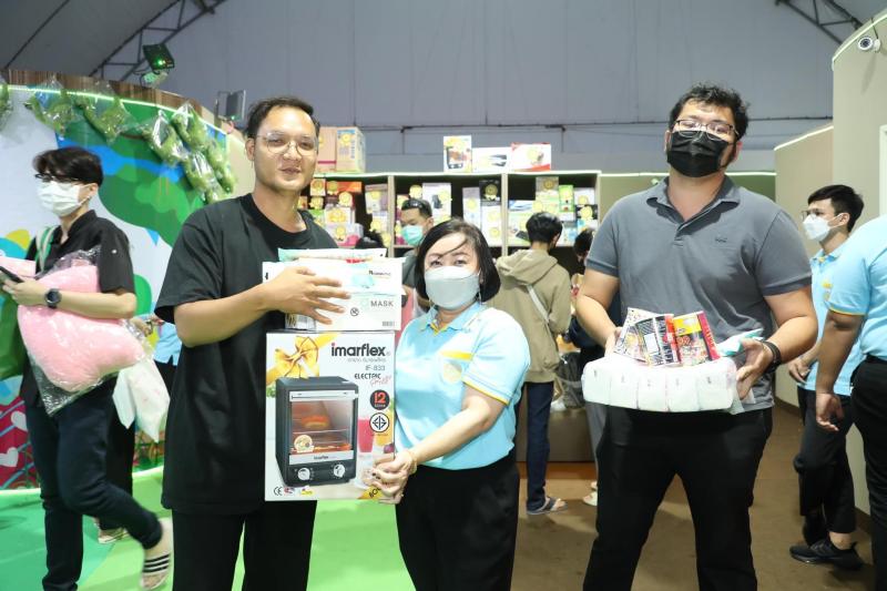 ปลัดพม.เยี่ยมและใ�