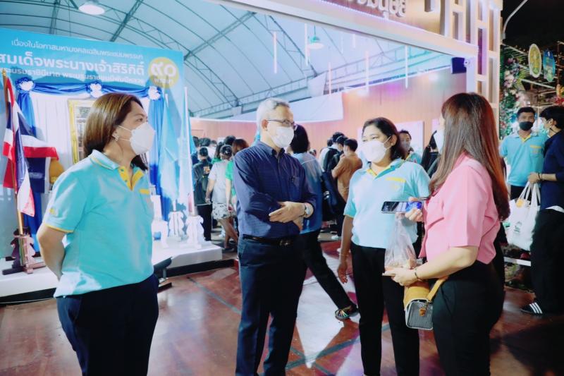 ปลัดพม. แจกของรางว
