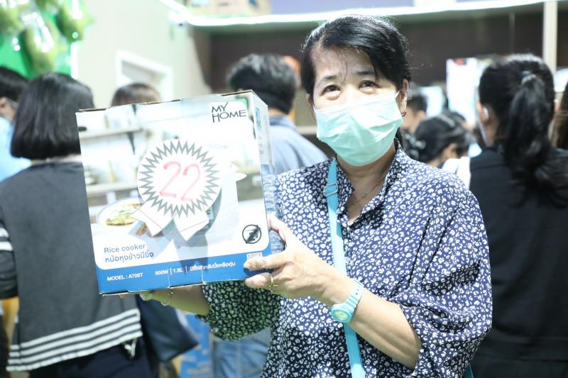 ปลัดพม. แจกของรางว