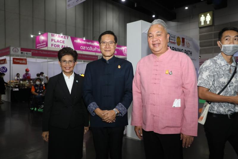 รมว.พม. เปิดงานมหก�