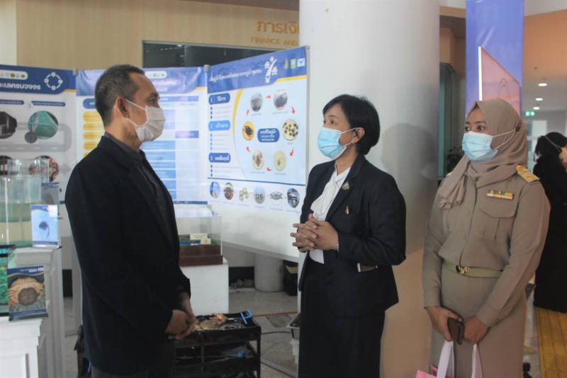รมว.พม. มอบหมายให้�