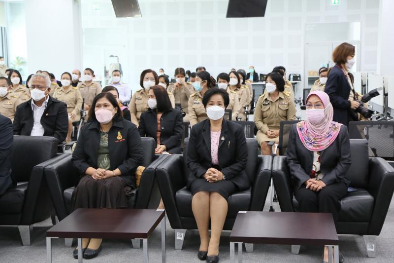 รมว.พม. เป็นประธาน�