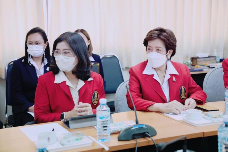 ปลัดพม. เข้าพบ พลต�