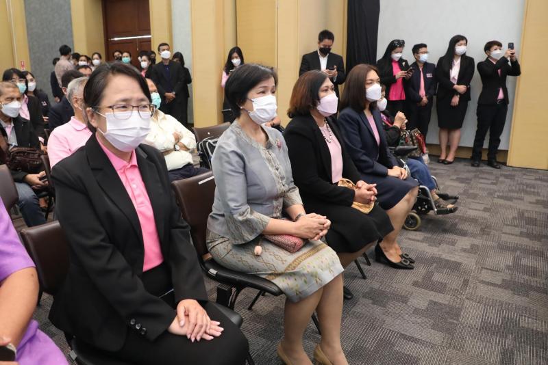 พม. ร่วมกับ กองทุน�