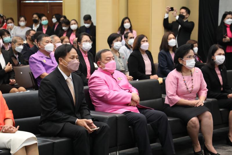 พม. ร่วมกับ กองทุน�