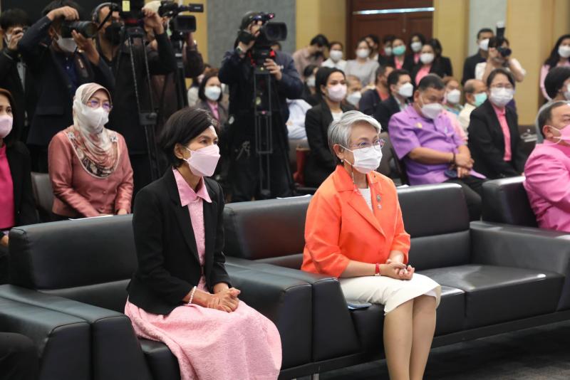 พม. ร่วมกับ กองทุน�