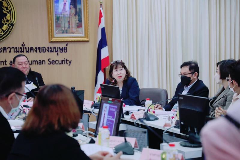 รมว.พม. เป็นประธาน�