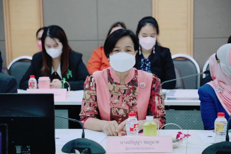 รมว.พม. เป็นประธาน�