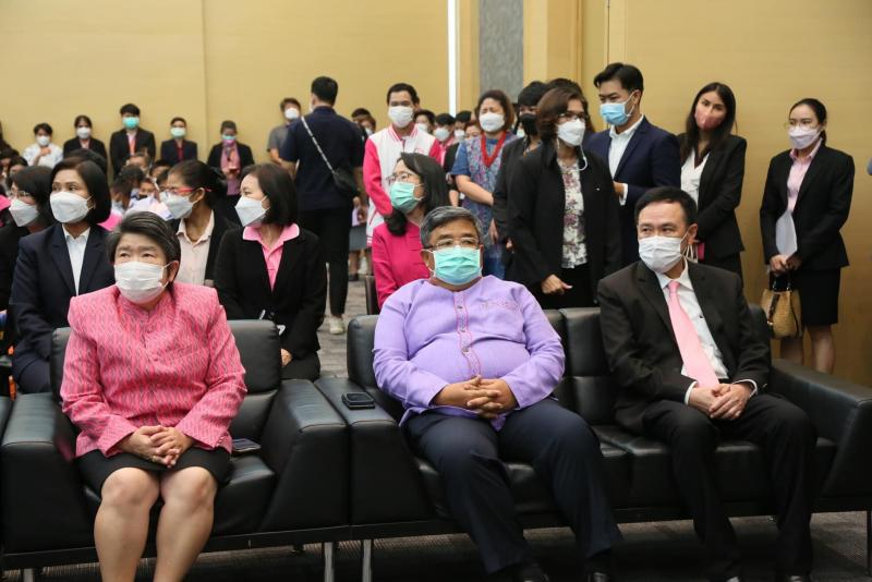 พม. จับมือ CPF จัดแถล�