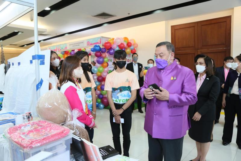 พม. จับมือ CPF จัดแถล�