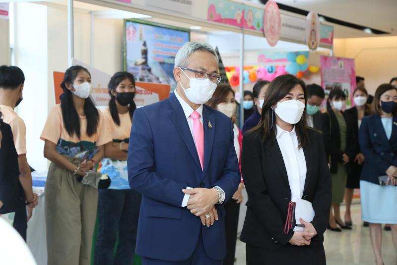 พม. จับมือ CPF จัดแถล�
