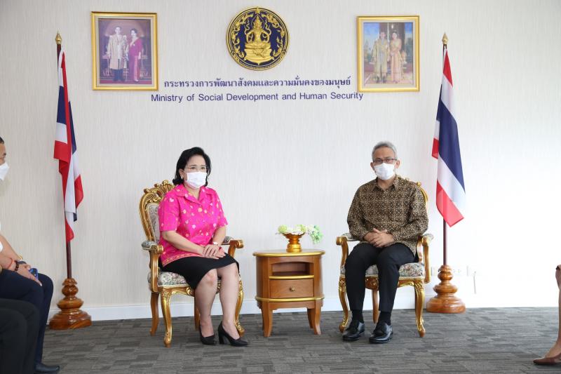 ปลัดพม. ให้การต้อน