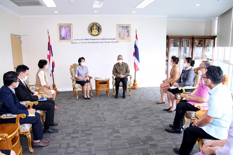 ปลัดพม. ให้การต้อน
