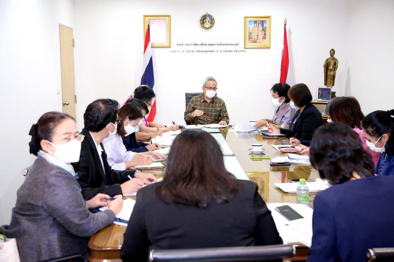 ปลัดพม. ให้การต้อน