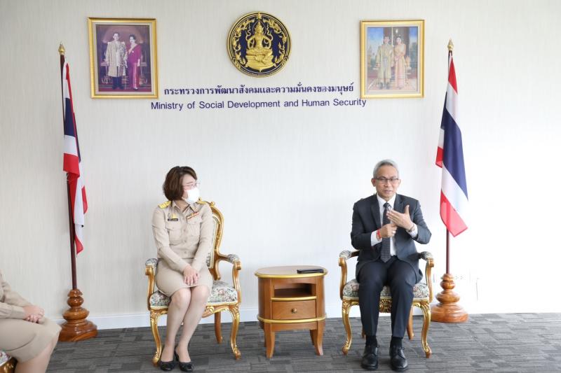 ปลัด พม. ให้การต้อ�