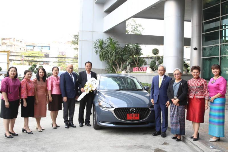 ปลัด พม. มอบรถยนต์ �