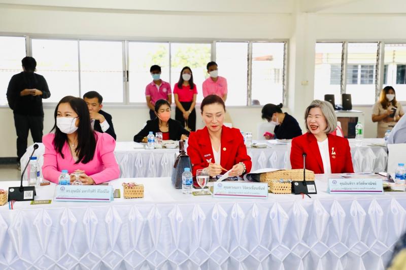 พม. จับมือ สโมสรซอ�