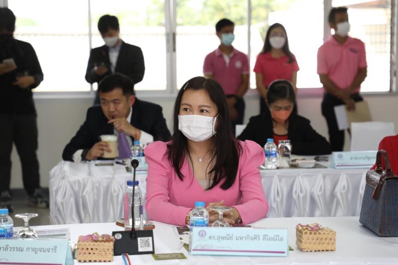 พม. จับมือ สโมสรซอ�