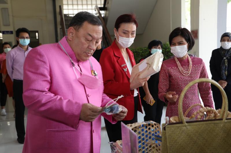 พม. จับมือ สโมสรซอ�
