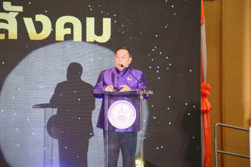 รมว.พม. มอบรางวัลผ�