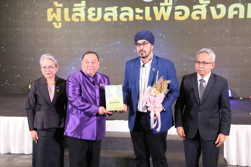 รมว.พม. มอบรางวัลผ�