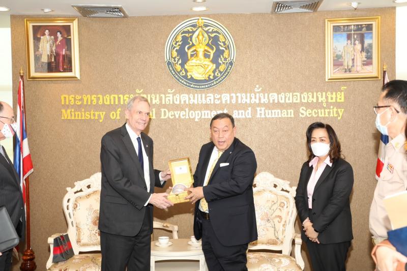 พม.ให้การต้อนรับ Mr.