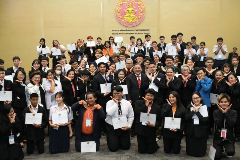 รมว.พม. แนะยุวทูตค�