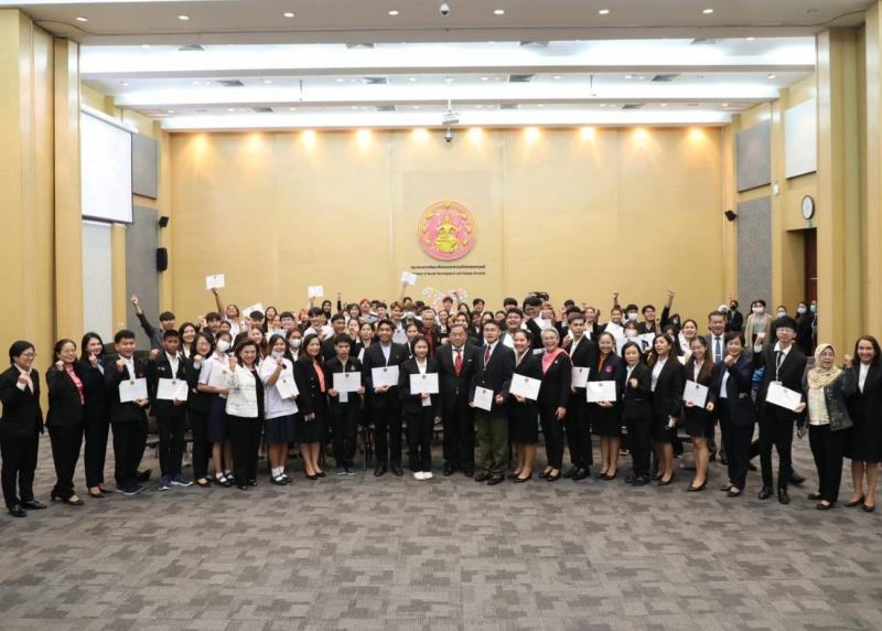 รมว.พม. แนะยุวทูตค�