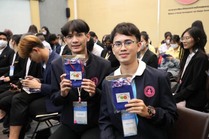 ปลัด พม. บรรยายพิเ�