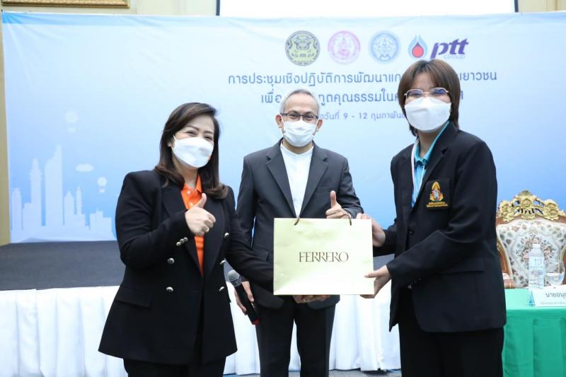 ปลัด พม. บรรยายพิเ�