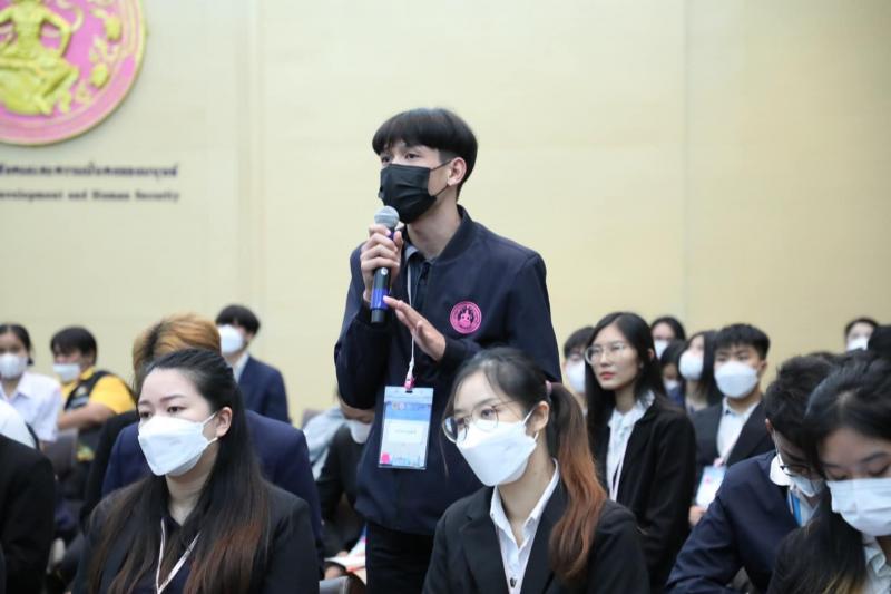 ปลัด พม. บรรยายพิเ�