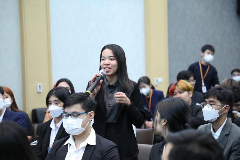 ปลัด พม. บรรยายพิเ�