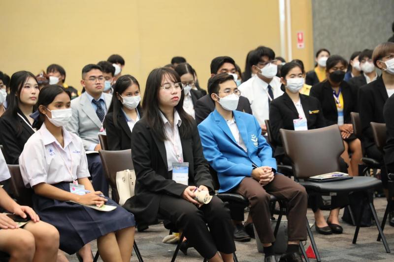 ปลัด พม. บรรยายพิเ�