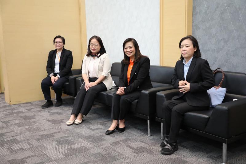 ปลัด พม. บรรยายพิเ�