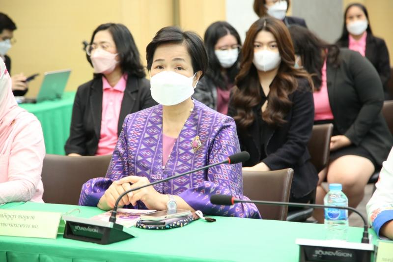 พม. ร่วมกับมูลนิธิ