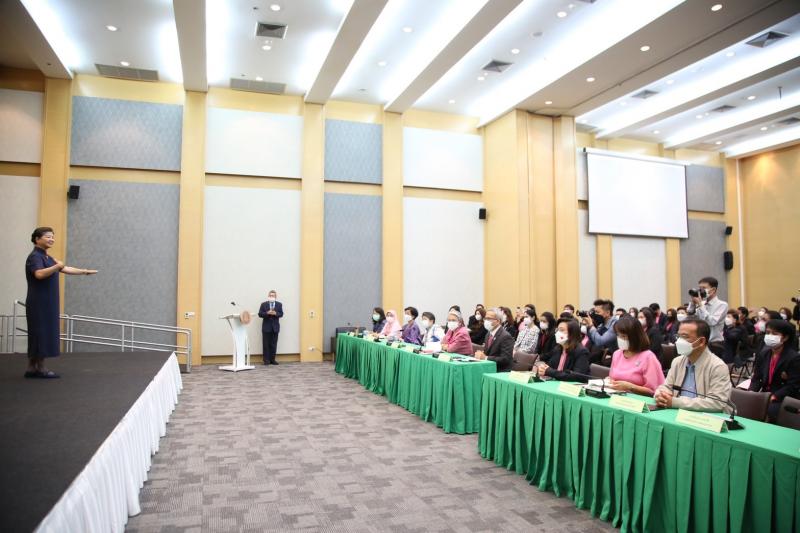 พม. ร่วมกับมูลนิธิ