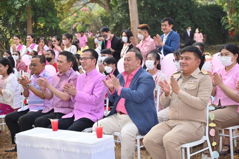 7 คู่บ่าวสาว สมรสไ�